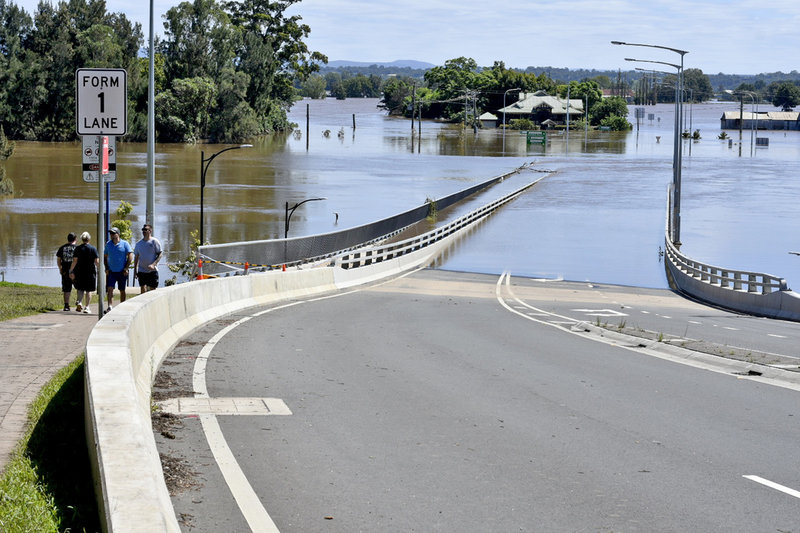Bron som går över Hawkesbury River ligger helt under vatten, för andra gången på mindre än ett år.