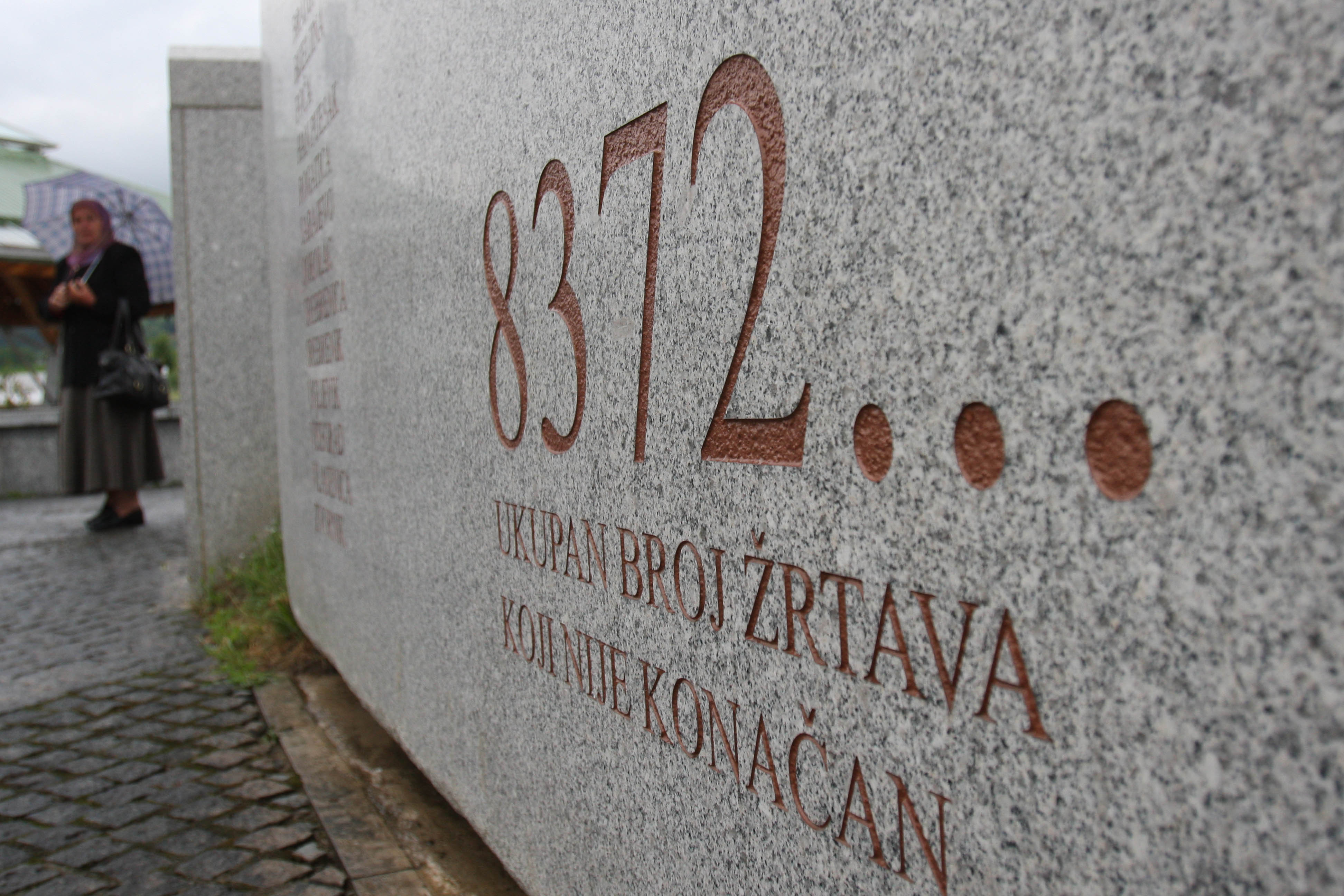 Ett plakat efter massakern i Srebrenica. Bildkälla: AP Ett plakat efter massakern i Srebrenica. Bildkälla: AP