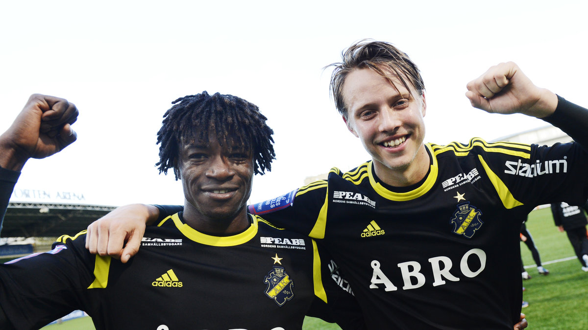 Mohamed Bangura och Viktor Lundberg jublar efter segern mot Sundsvall i söndags.