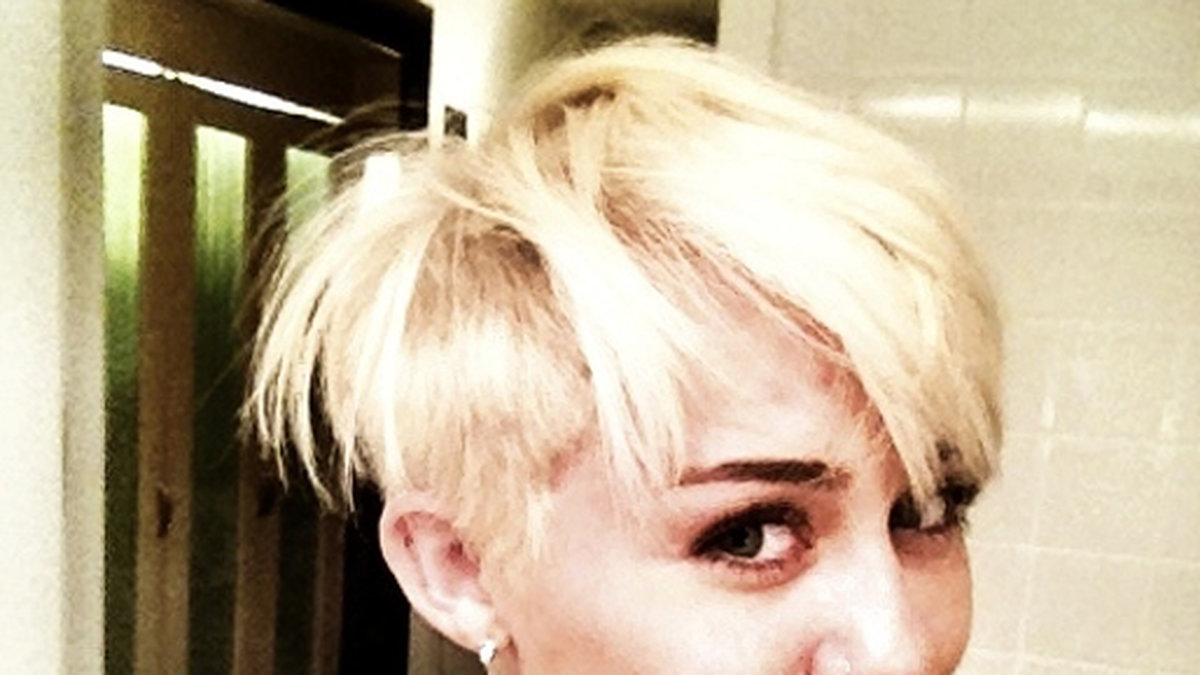 Miley i betydligt kortare och punkigare frisyr.