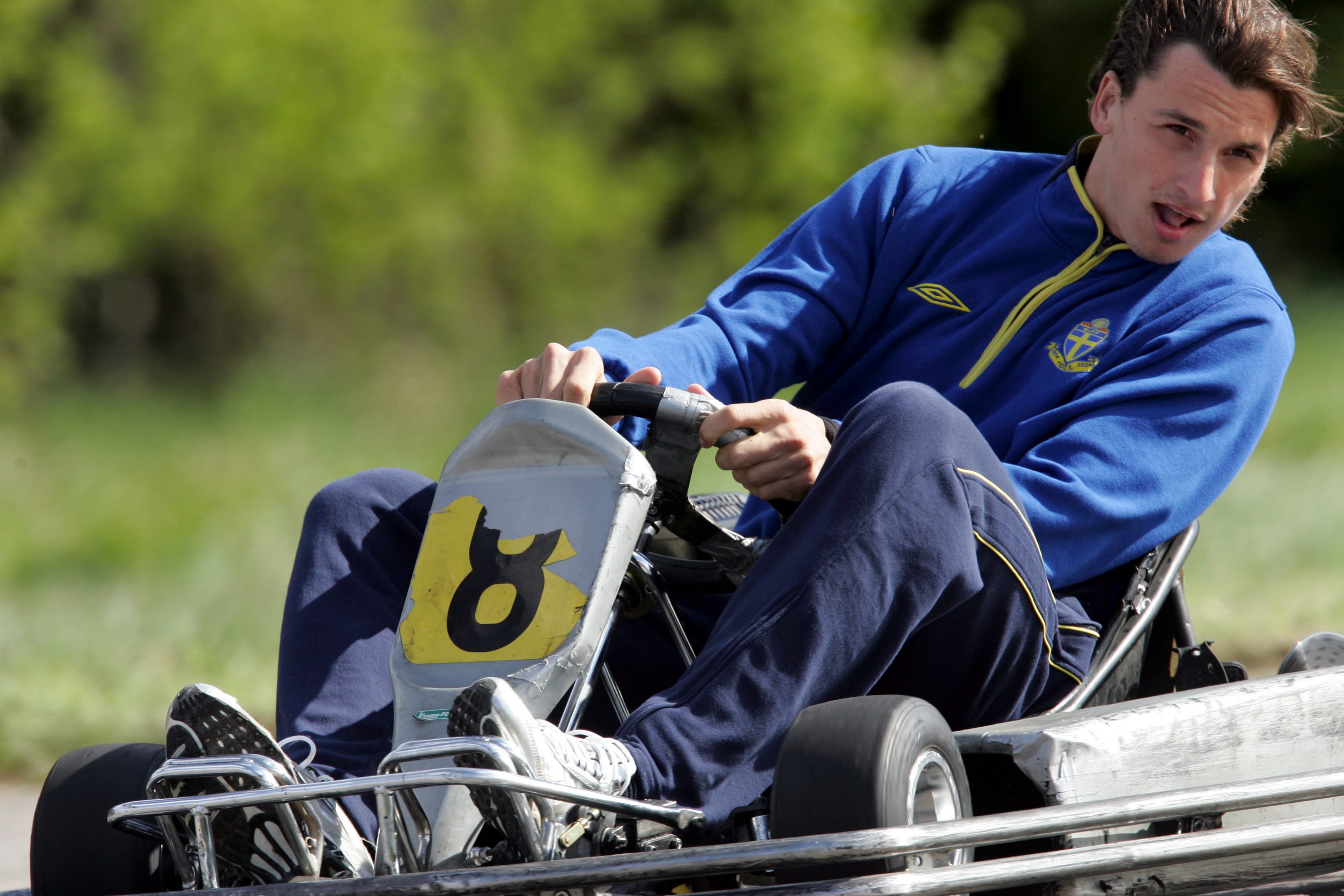 Intresset för bilar har funnits där länge, och han verkar även gilla gokarts. Intresset för bilar har funnits där länge, och han verkar även gilla gokarts.