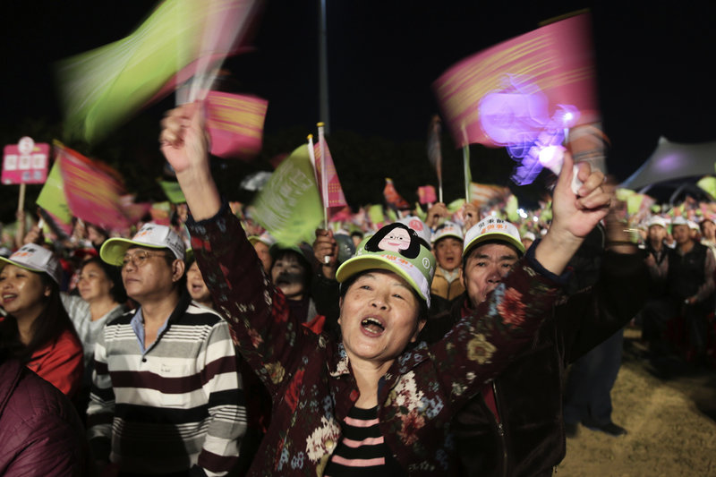 Anhängare till Taiwans president Tsai Ing-Wen under ett valmöte i januari 2020. Arkivbild.