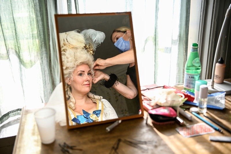Sofie Asplund spelar Arianna, eller om det egentligen är Gustav III:s hustru Sofia Magdalena.