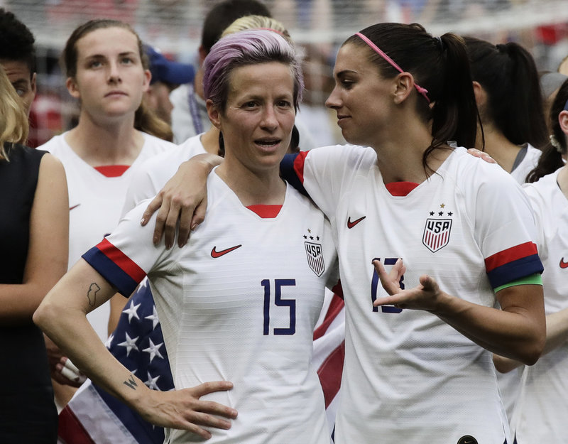 Megan Rapinoe och Alex Morgan under VM 2019.