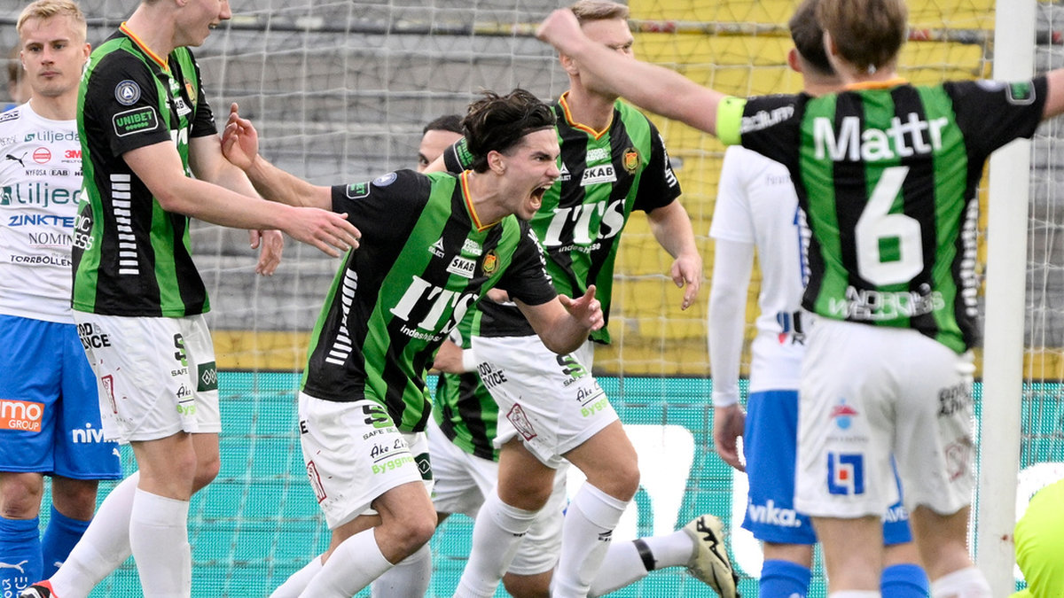 Gais William Milovanovic jublar efter sitt 2–0-mål mot IFK Värnamo.