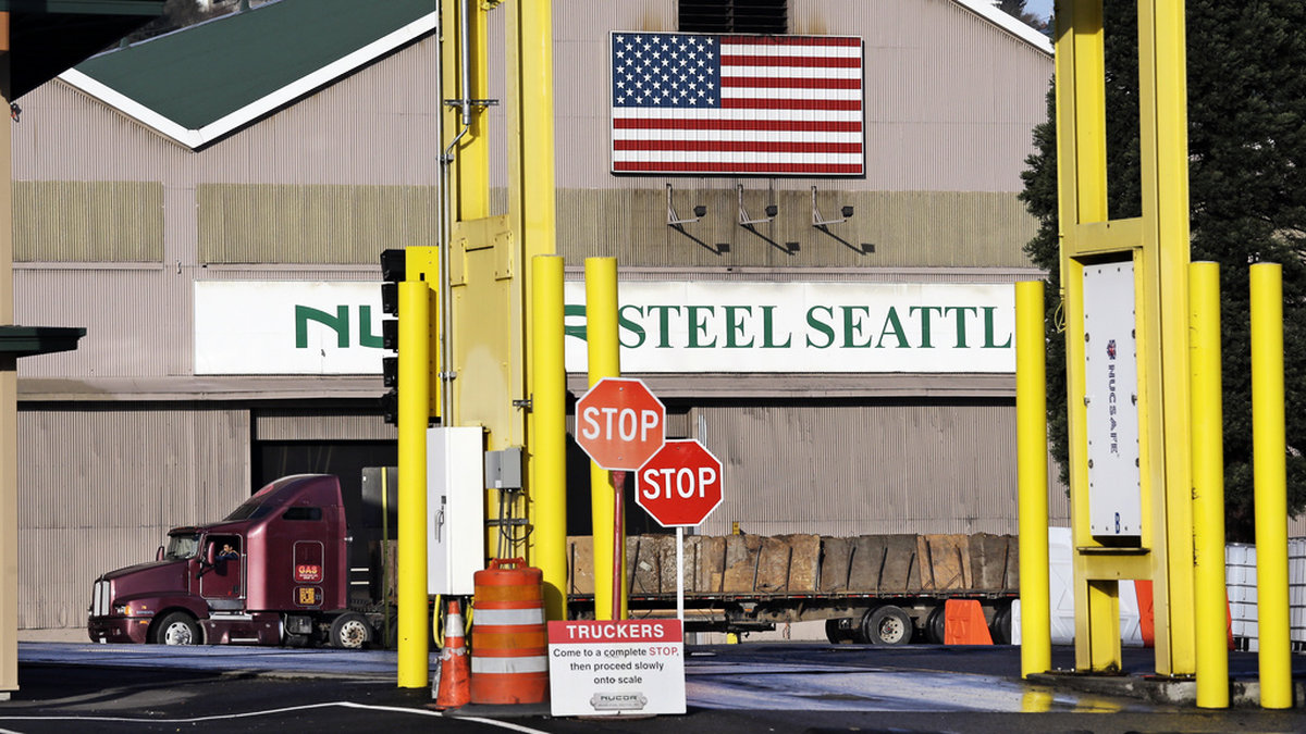 Trump backar – drabade