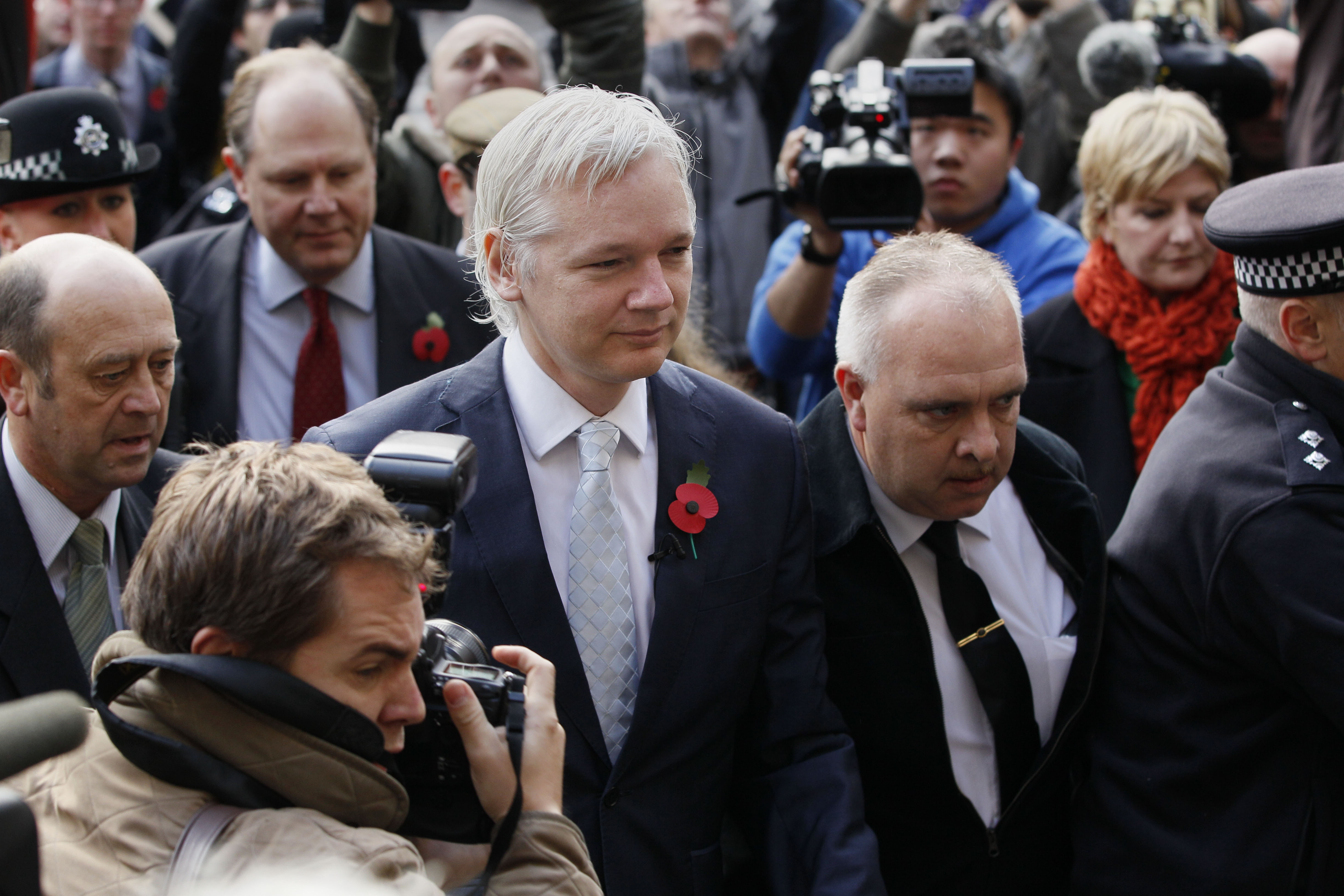 Julian Assange ska utlämnas till Sverige enligt ett beslut i Londons High Court på onsdagen.