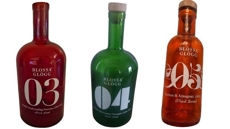Till vänster: Blossa 03 årgångsglögg, såld för över 3 000 kronor som mest. I mitten: Blossa 04 årgångsglögg, såld för 1 140 kronor. Till höger: Blossa 05 årgångsglögg, såld för 879 kronor. Foto: Tradera Till vänster: Blossa 03 årgångsglögg, såld för över 3 000 kronor som mest. I mitten: Blossa 04 årgångsglögg, såld för 1 140 kronor. Till höger: Blossa 05 årgångsglögg, såld för 879 kronor. Foto: Tradera