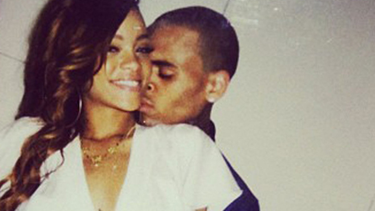 Rihanna och Chris Brown är ett par igen. 