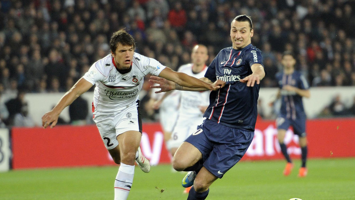 Zlatan Ibrahimovic och Renato Civelli, här i tuff närkamp i matchen mellan PSG och Nice i franska Ligue 1. 