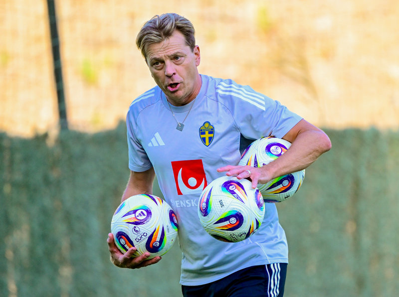 Tony Gustavsson, en förbundskapten med många bollar i luften.