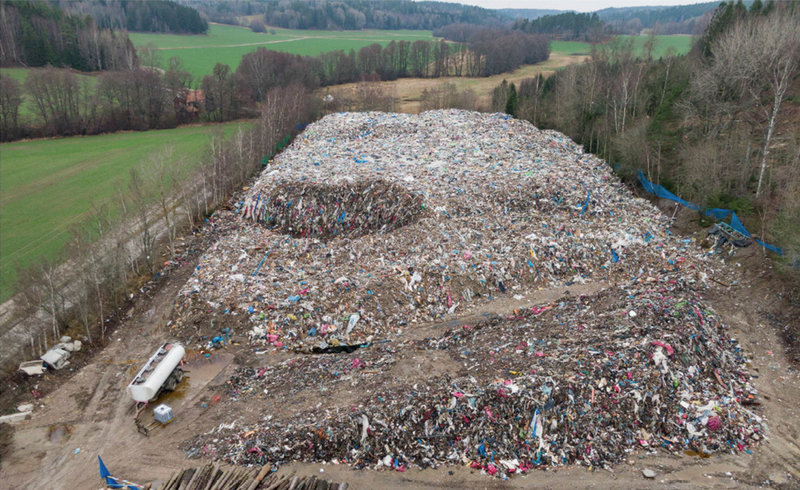 Ett av de sopberg som avhandlats under rättegången. Bild från förundersökningen.