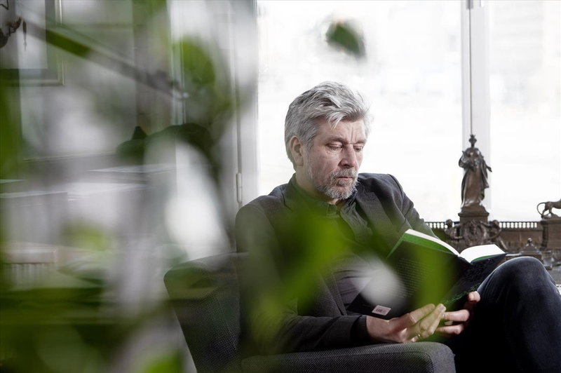'Det är inte svårt att skriva om realistiska saker. Men allt som har med det övernaturliga att göra är svårt', säger Karl Ove Knausgård. Pressbild.