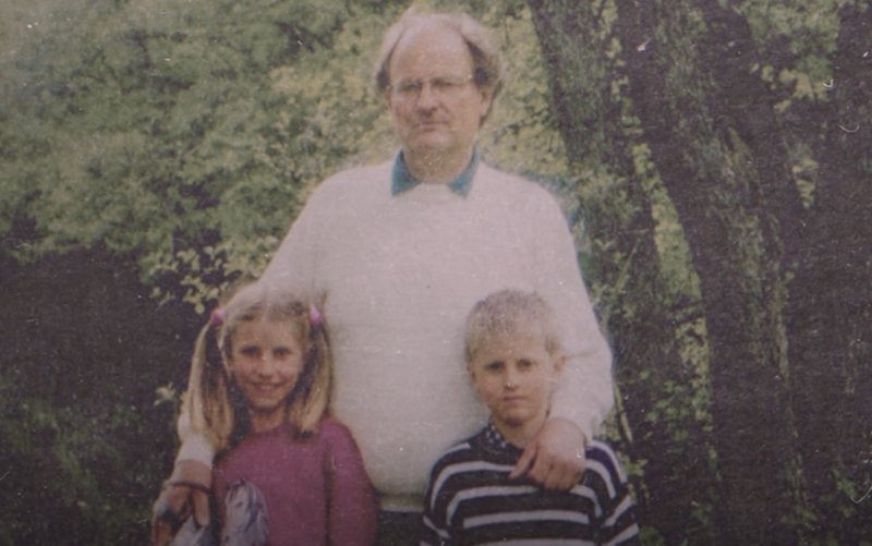 Rebecca med sin bror och pappa Rebecca med sin bror och pappa