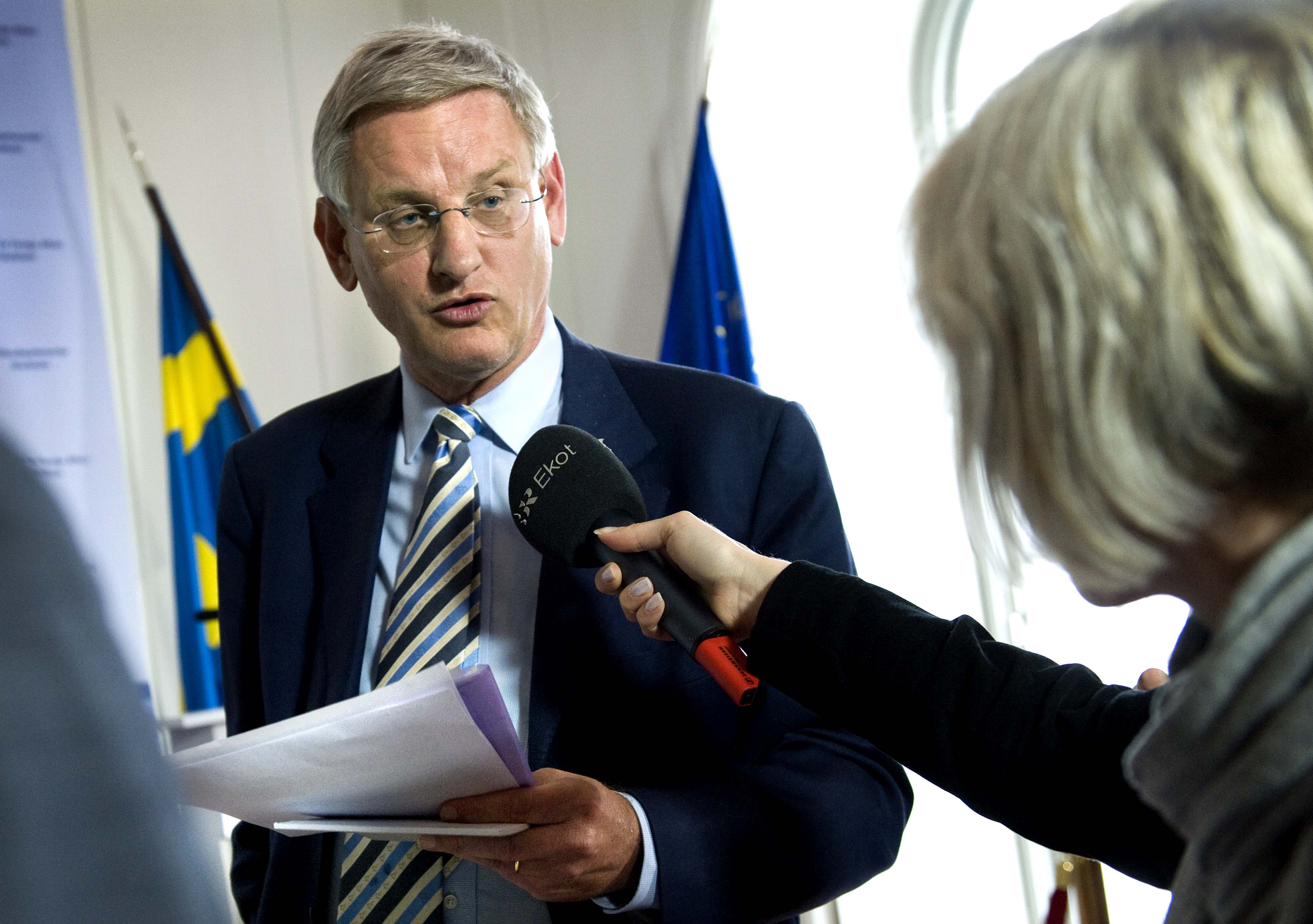 Utrikesminister Carl Bildt (M) har tidigare förnekat kopplingar till oljeverksamheten i Etiopien. Nu visar det sig att Lundinchefen James Phillips utbytt viktig information med Sveriges dåvarande ambassadör.