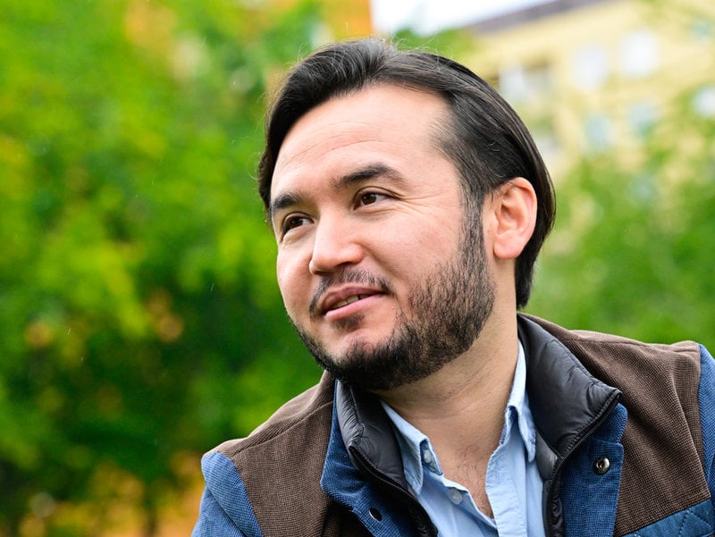 Det var i skolan som Farzan Mozaffari mötte ett annat Sverige och började hoppas på en framtid här.