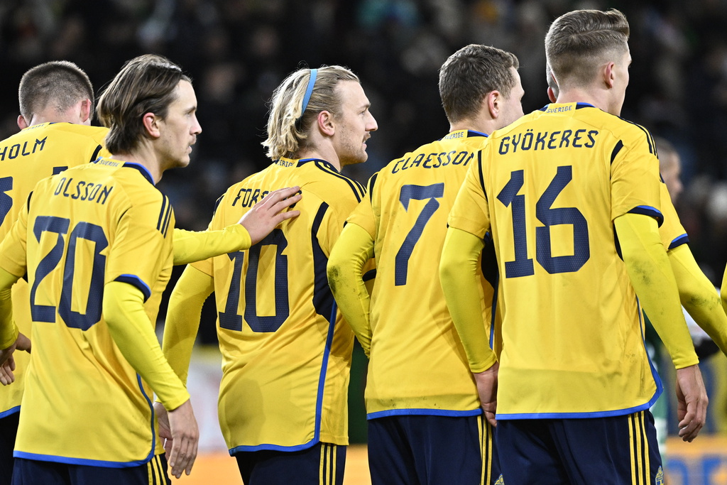 De svenska spelarna jublar efter Emil Forsbergs 1–0-mål.