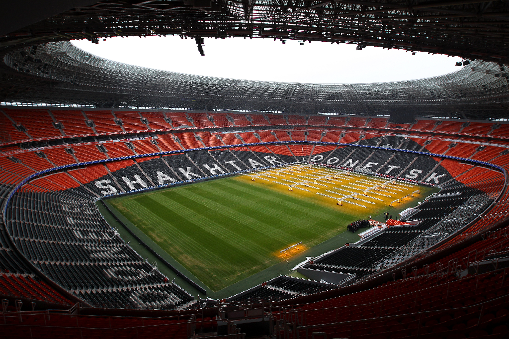 Frankrike och England gjorde upp på Sjachtar Donetsks hemmaarena Donbass Arena.