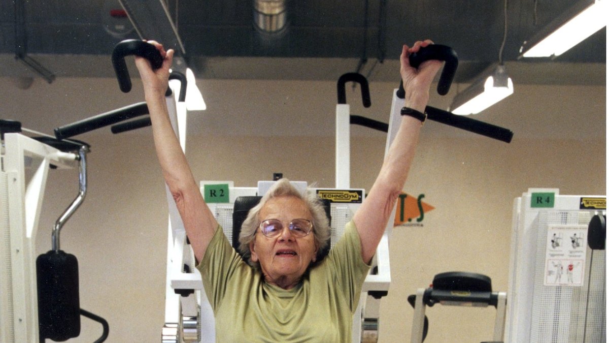 Äldre blir däremot lyckligast av att ha hälsan i behåll.