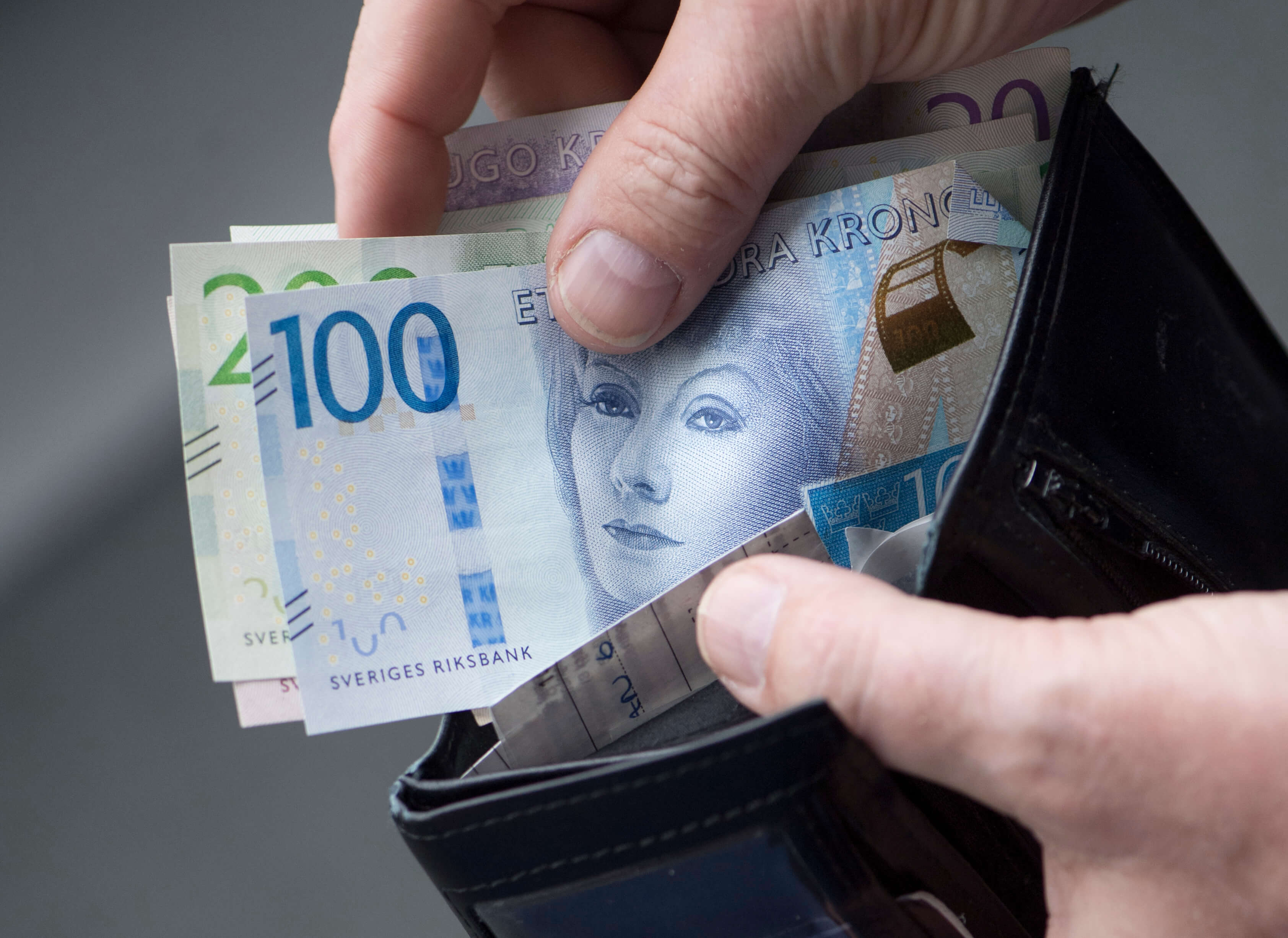 Svenska sedlar i plånbok Svenska sedlar i plånbok