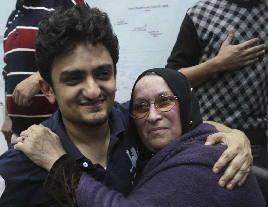 Wael Ghonim kramar mamman till Khaled Said, en 28 år gammal affärsman, som dog i juni, mördad av en undercoverpolis. Mordet utlöste en våg av protester under sommaren.