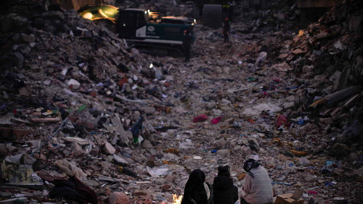 Dödstalen stiger efter de kraftiga jordbävningarna i Turkiet och Syrien. Här en bild från den turkiska staden Antakya.