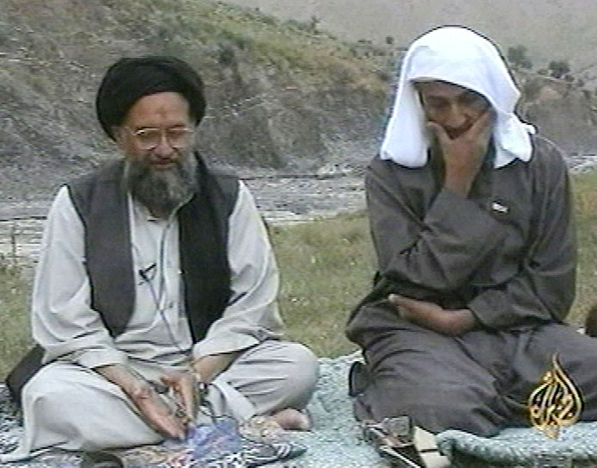 Ayman al-Zawahiri (till vänster) kan på längre sikt ta över efter Usama bin Ladin (till höger).