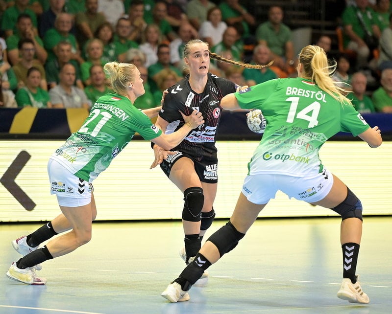 Ungerska storklubben Györi, med bland andra flera svenska stjärnor, har vita shorts i sitt förstaställ. Arkivbild.