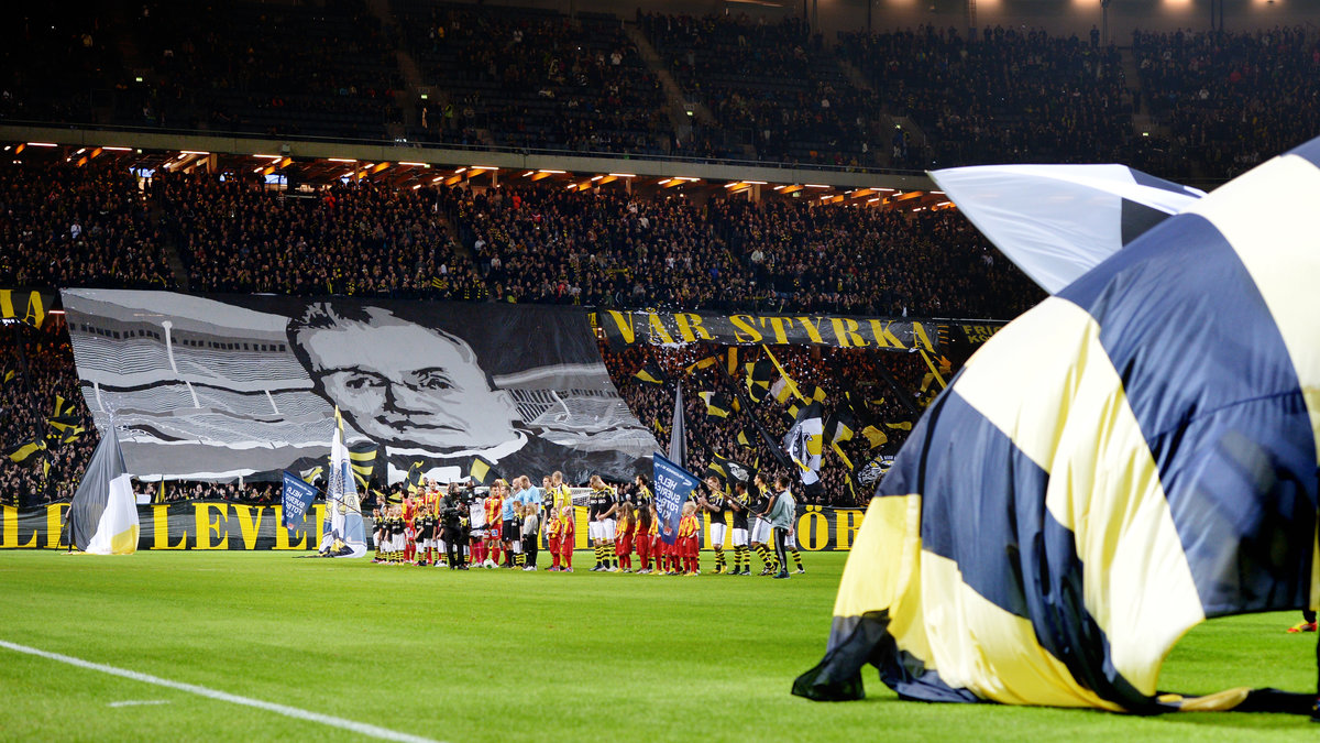 AIK-fansen var många i dag. Totalt var det 43 000 åskådare på plats.