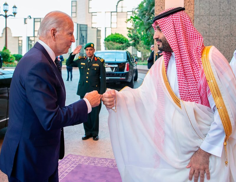 Joe Biden och Mohammed bin Salman träffades i Jidda den 15 juli. Denna bild lät sedan Saudiarabiens statliga nyhetsbyrå sprida.