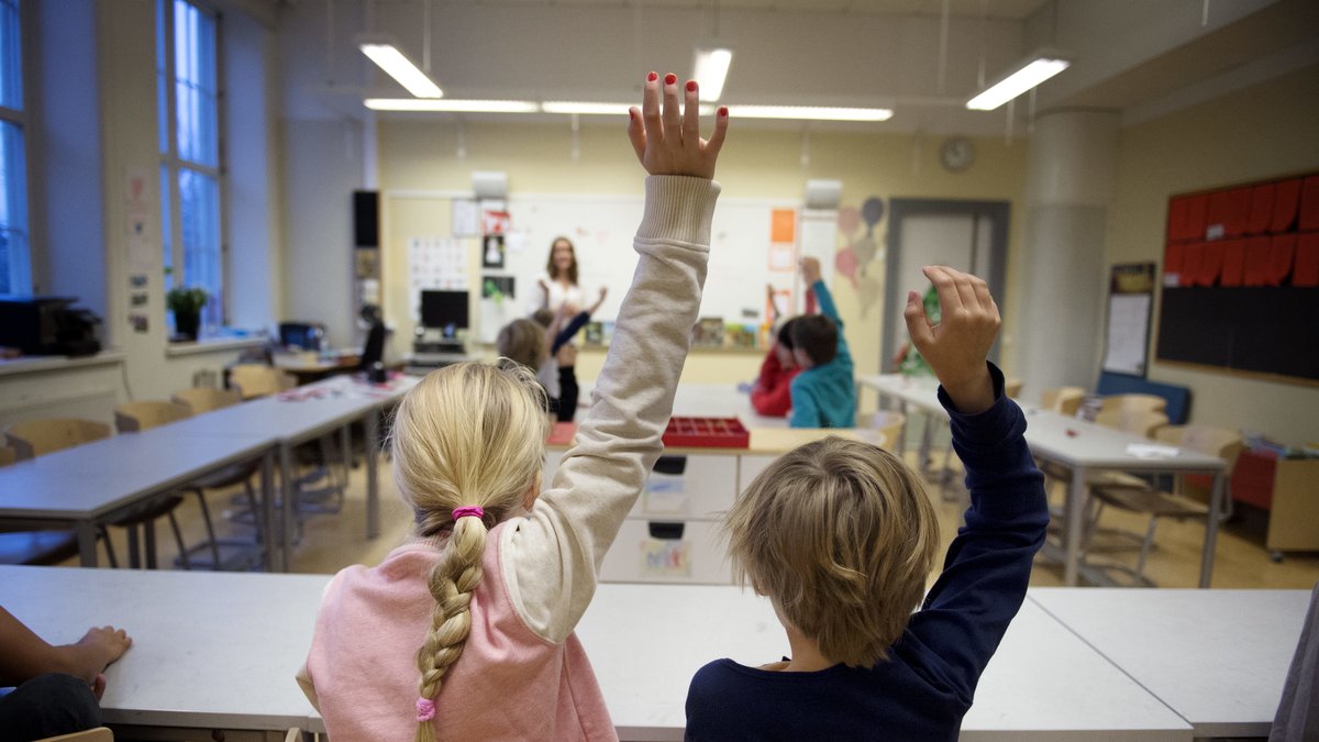 Barn i ett klassrum. 