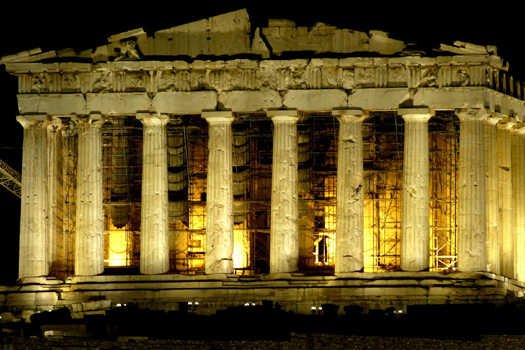 Många turister vill gärna se Greklands omtalade tempel.