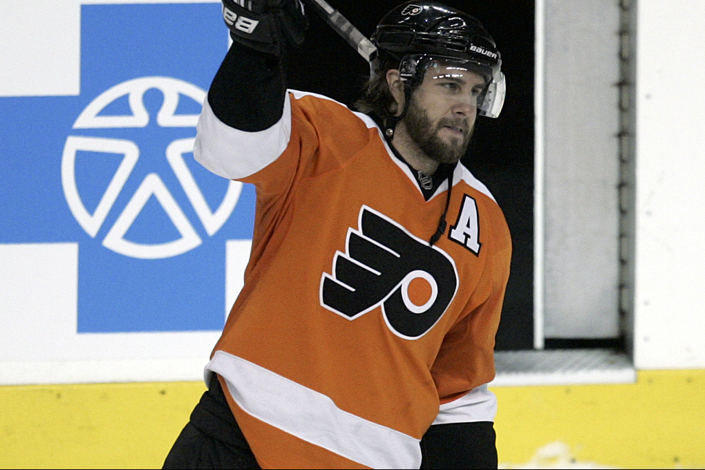 Simon Gagné frälste sitt Philadelphia Flyers direkt i sin comeback.