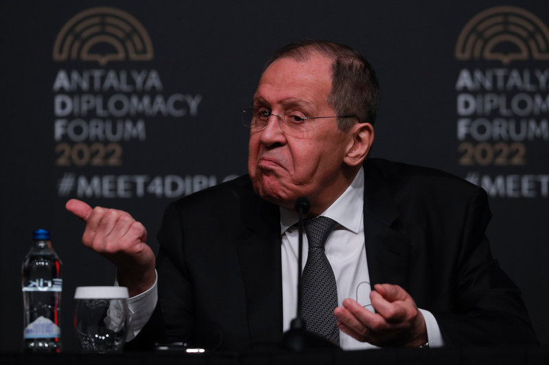 Efter att ha träffat sin ukrainske motpart Dmytro Kuleba förra veckan konstaterade Rysslands utrikesminister Sergej Lavrov inför förbluffade journalister att Ryssland varken har attackerat Ukraina eller planerar att attackera några andra länder.