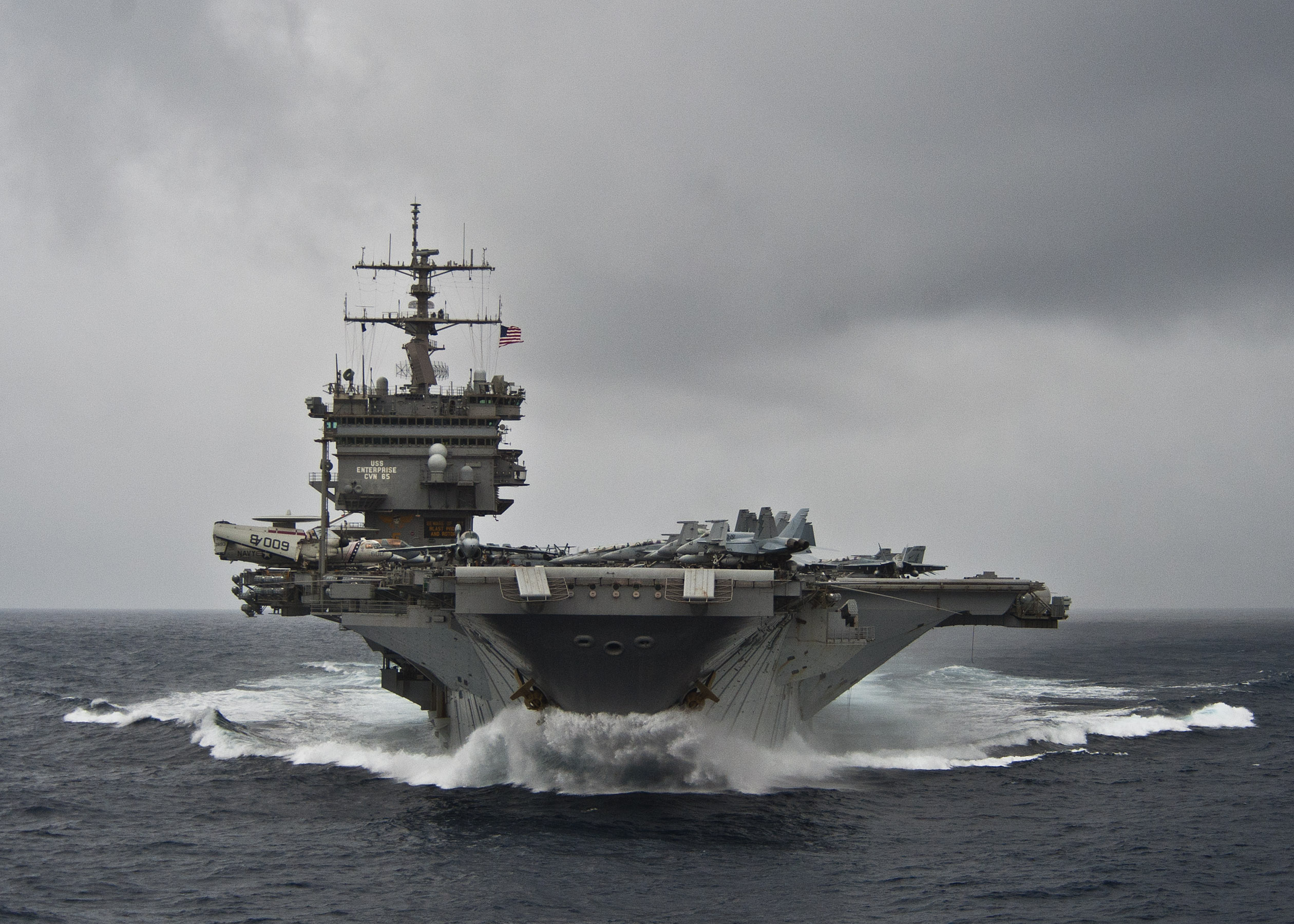 Krigsskeppet USS Enterprise  ska patrullera oljerika områden.