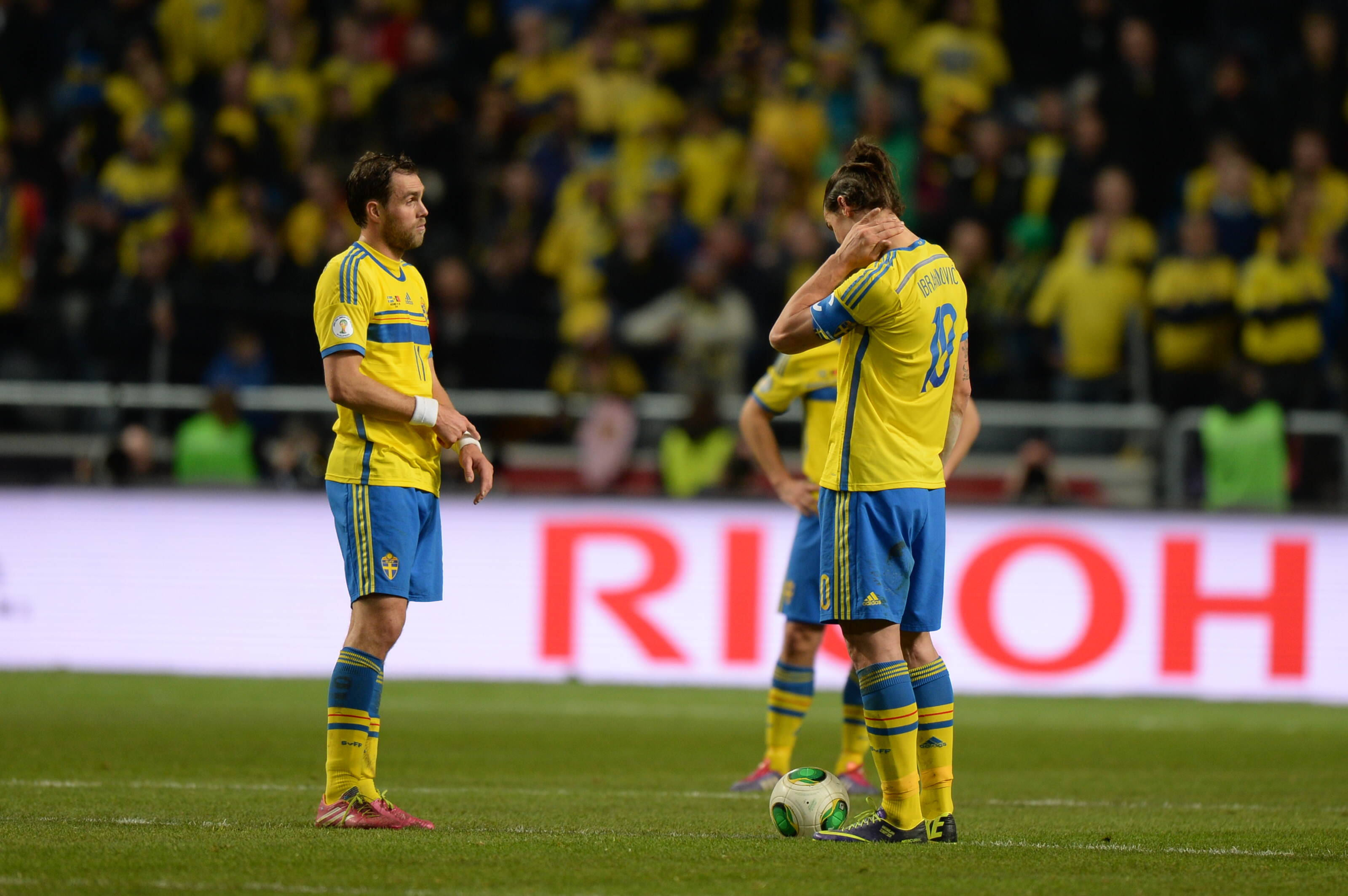 Sverige förlorade med 3-2 mot Portugal och missar VM i Brasilien. Sverige förlorade med 3-2 mot Portugal och missar VM i Brasilien.