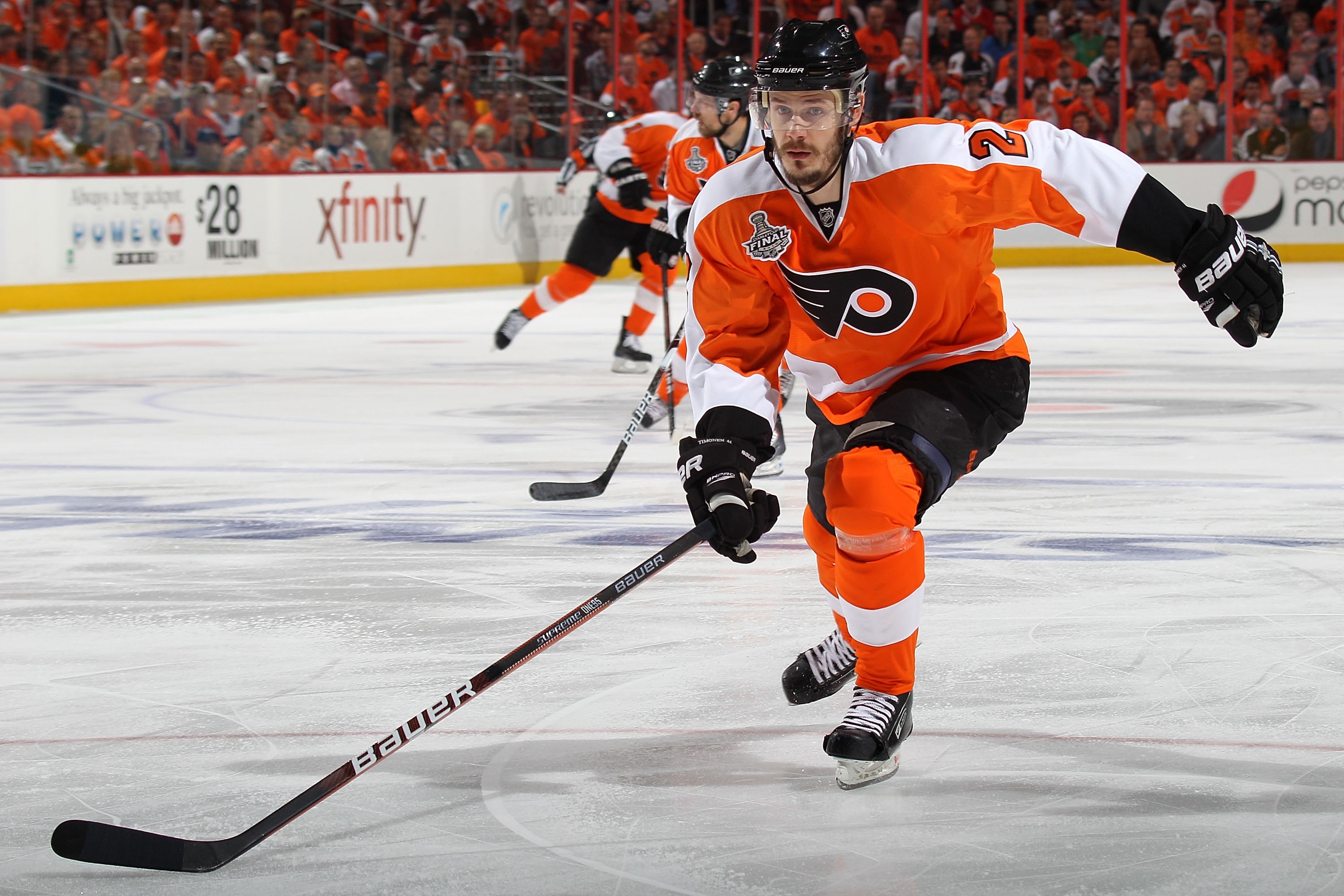 Lukas Krajicek blir försvarsgeneral. Så sent som i juni 2010 spelade han Stanley Cup-final med Philadephia Flyers. Lukas Krajicek blir försvarsgeneral. Så sent som i juni 2010 spelade han Stanley Cup-final med Philadephia Flyers.