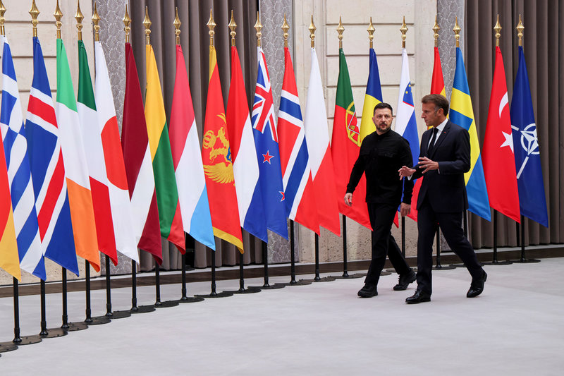 Volodymyr Zelenskyj och Emmanuel Macron i Élyséepalatset på torsdagen.