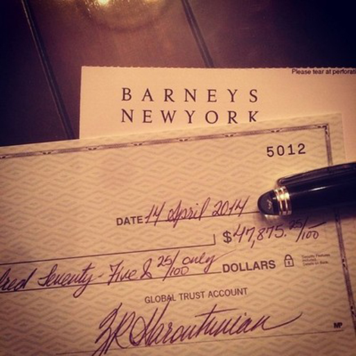 Den här tjejen shoppade för nästan 50 000 dollar på Barneys i New York. Den här tjejen shoppade för nästan 50 000 dollar på Barneys i New York.