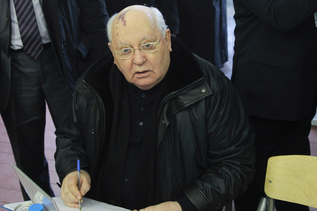 Den gamle Sovjetledaren och Putin-kritikern Michail Gorbatjov passade på att rösta.
