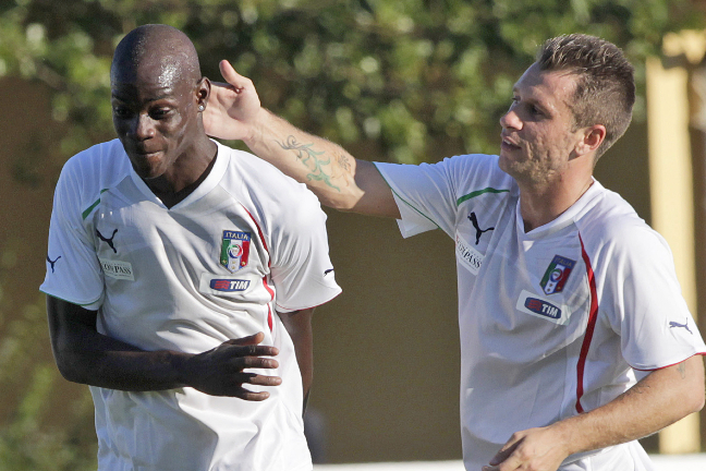 Antonio Cassano och Mario Balotelli under träningen inför träningslandskampen.