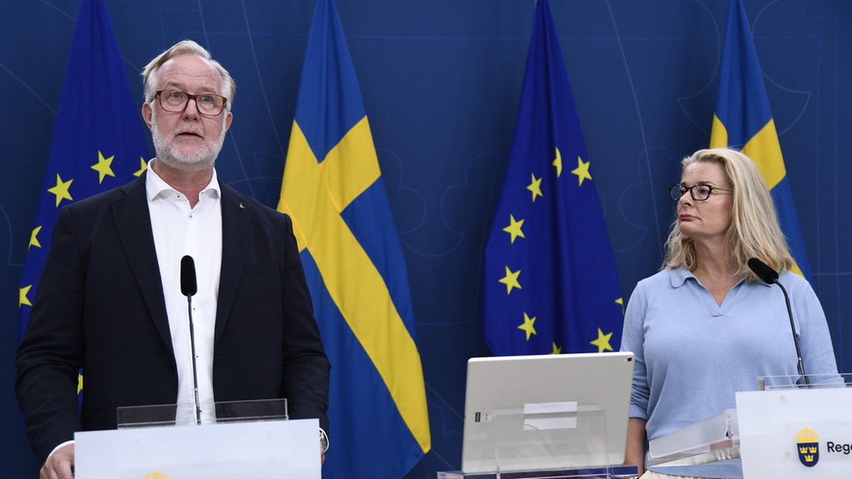 Johan Pehrson (L) arbetsmarknads- och integrationsminister och Lotta Edholm (L) skolminister. Arkivbild.