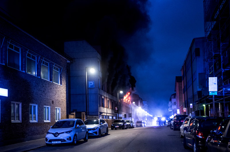 En av bränderna, i ett parkeringshus, ledde till kraftig rökutveckling.
