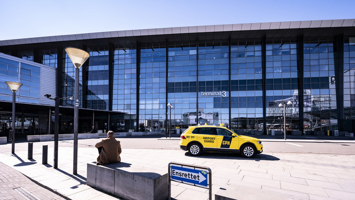 En man och kvinna från Sverige har dömts till fängelse för att ha försökt smuggla ut över två miljoner danska kronor via Köpenhamns flygplats Kastrup. Arkivbild.