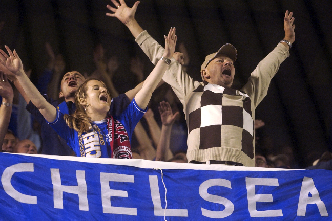 Chelseas blå armé ska försöka bärga tredje titeln för året.