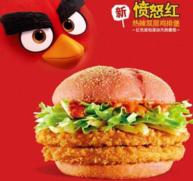 Super Red Burger, är bara två friterade kycklingburgare som serveras med rött bröd.