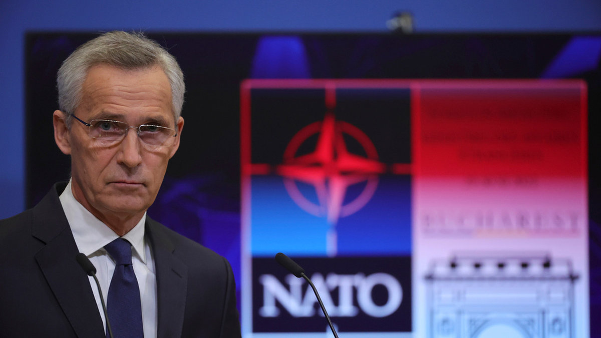 Natos generalsekreterare Jens Stoltenberg håller presskonferens i Bryssel.