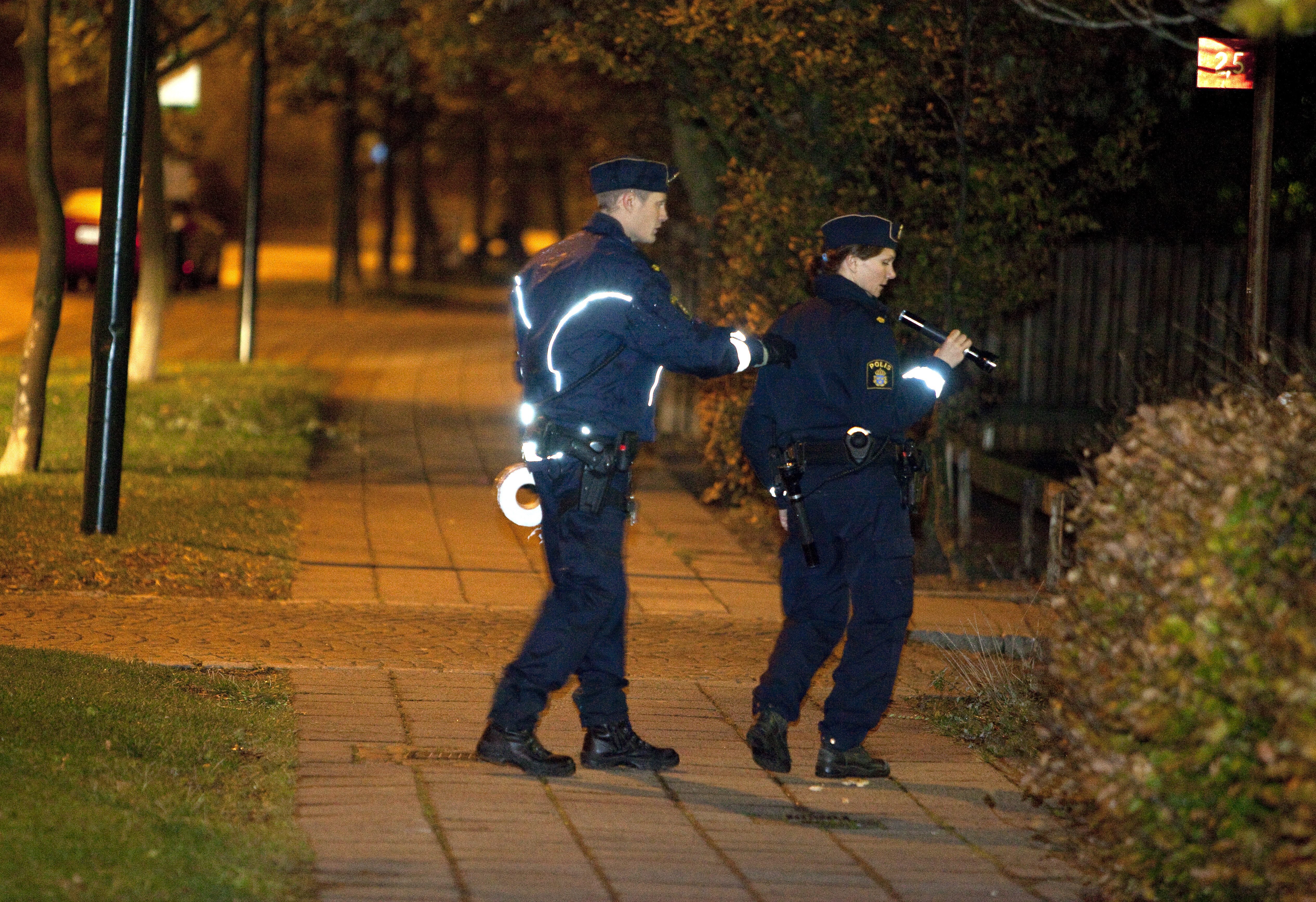 Malmöpolisen stormade ett hus där en medelålders kvinna hållits som sexslav i fyra dygn. Bilden har inget samband med artikeln.