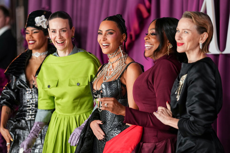 Teyana Taylor, Sarah Paulson, Kim Kardashian, Niecy Nash och Naomi Watts i London inför premiären på "All's fair".