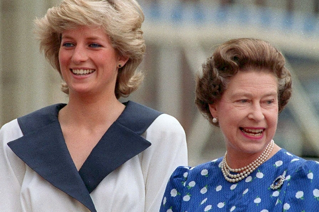 Hon fick skarp kritik för hur hon behandlade det brittiska folket i samband med Lady Dianas död. 